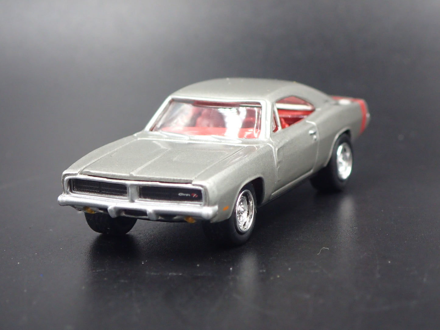 1969 69 DODGE CHARGER R/T 1:64 SCALE COLLECTIBLE DIORAMA DIECAST MODEL CAR
