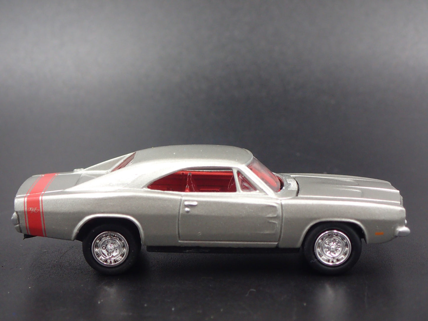 1969 69 DODGE CHARGER R/T 1:64 SCALE COLLECTIBLE DIORAMA DIECAST MODEL CAR