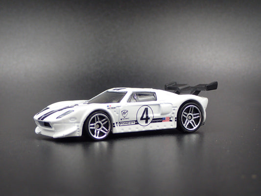 2005-2006 FORD GT GRAN TURISMO 1:64 SCALE COLLECTIBLE DIORAMA DIECAST MODEL CAR