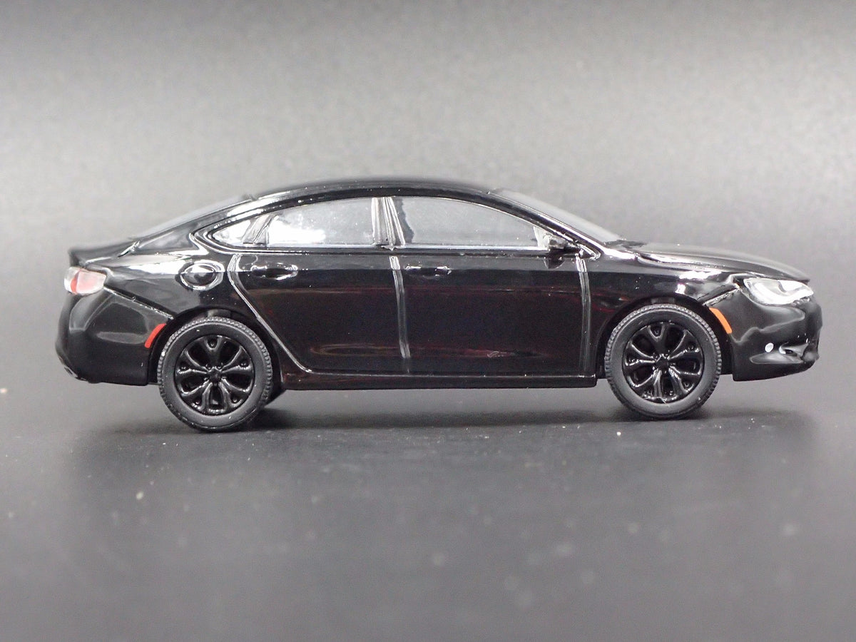 2015 15 CHRYSLER 200S RARE 1:64 SCALE COLLECTIBLE DIORAMA DIECAST MODEL CAR-Burning Rubber Toy Company