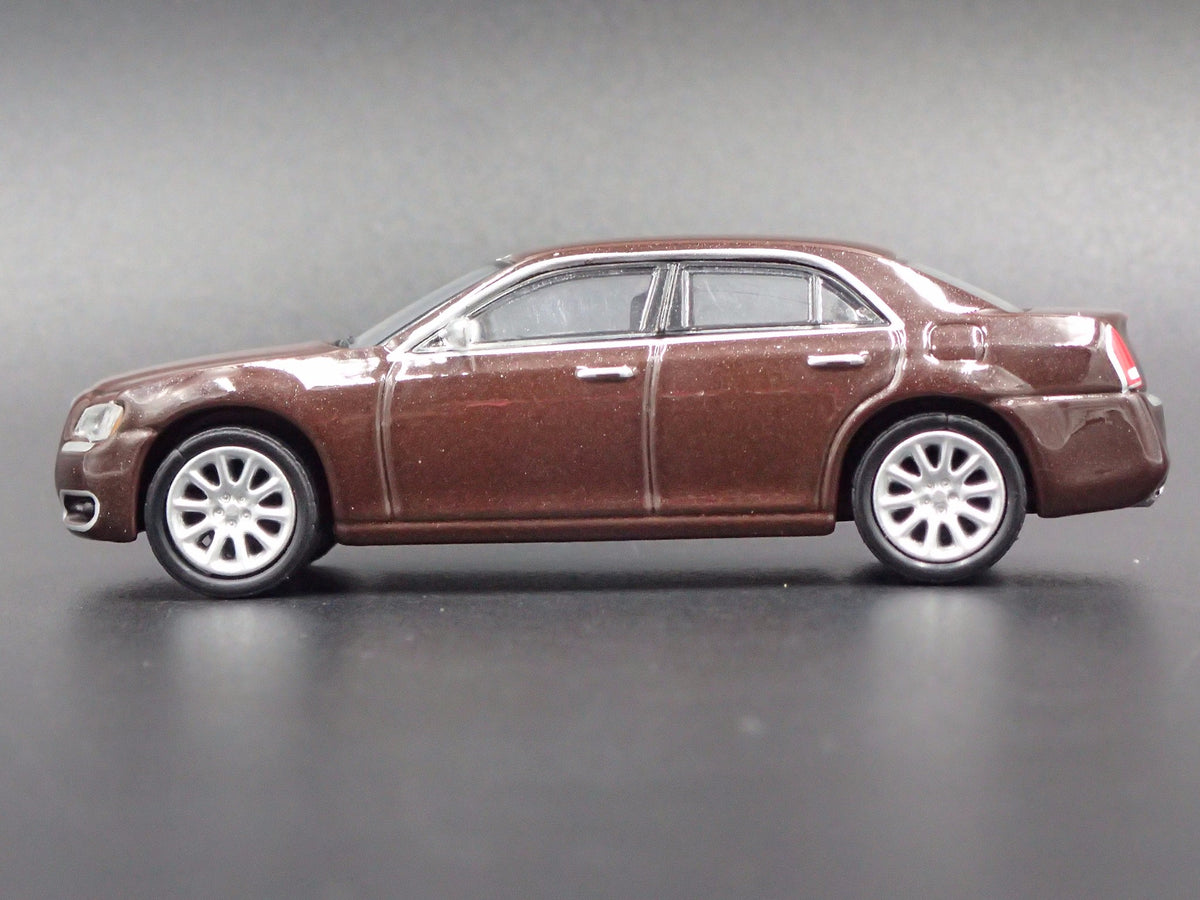 2011-2018 CHRYSLER 300C RARE 1/64 SCALE COLLECTIBLE DIORAMA DIECAST MODEL CAR-Burning Rubber Toy Company