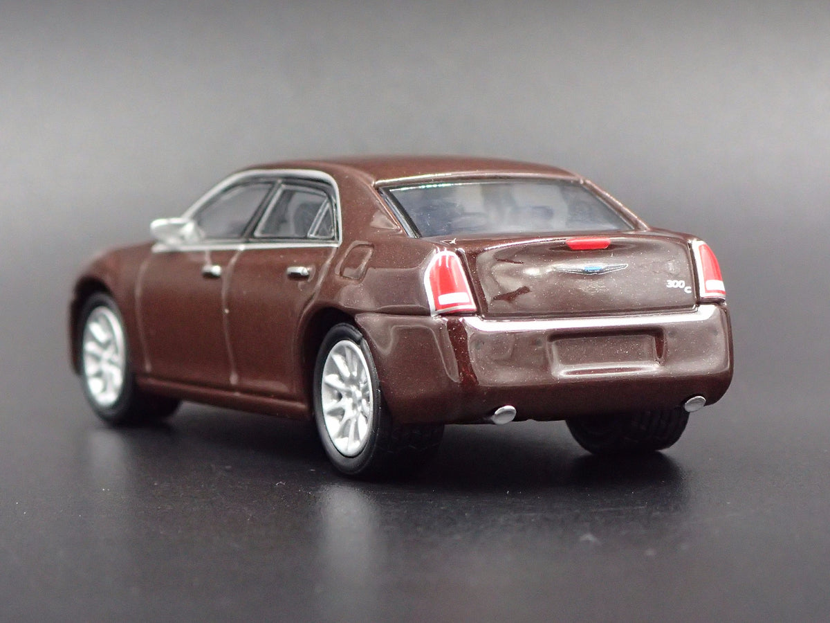 2011-2018 CHRYSLER 300C RARE 1/64 SCALE COLLECTIBLE DIORAMA DIECAST MODEL CAR-Burning Rubber Toy Company