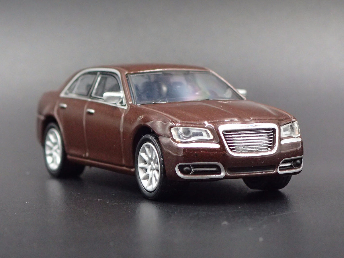 2011-2023 CHRYSLER 300C BROWN 1/64 SCALE COLLECTIBLE DIORAMA DIECAST MODEL CAR