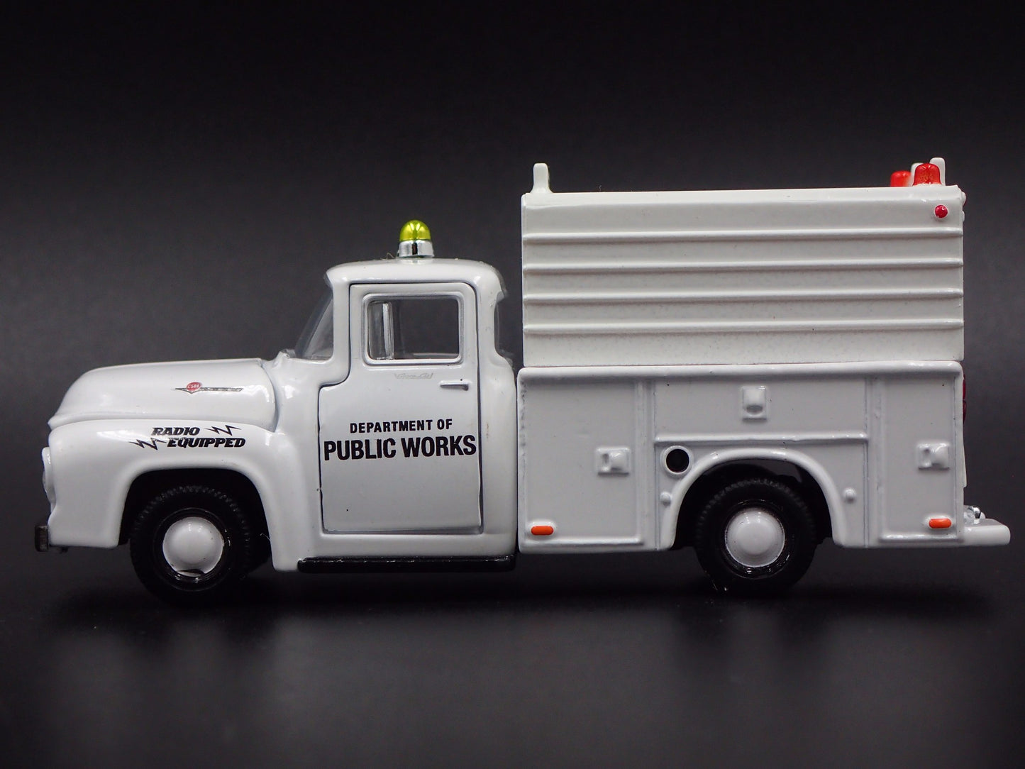 1956 56 FORD F100 PUBLIC WORKS TRUCK WHITE 1:64 SCALE DIORAMA DIECAST MODEL CAR