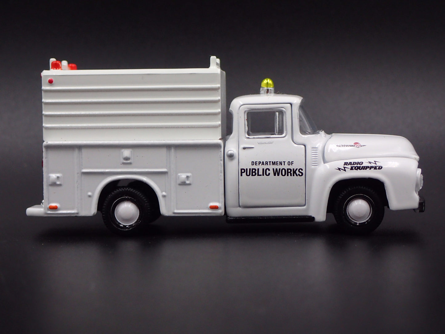 1956 56 FORD F100 PUBLIC WORKS TRUCK WHITE 1:64 SCALE DIORAMA DIECAST MODEL CAR