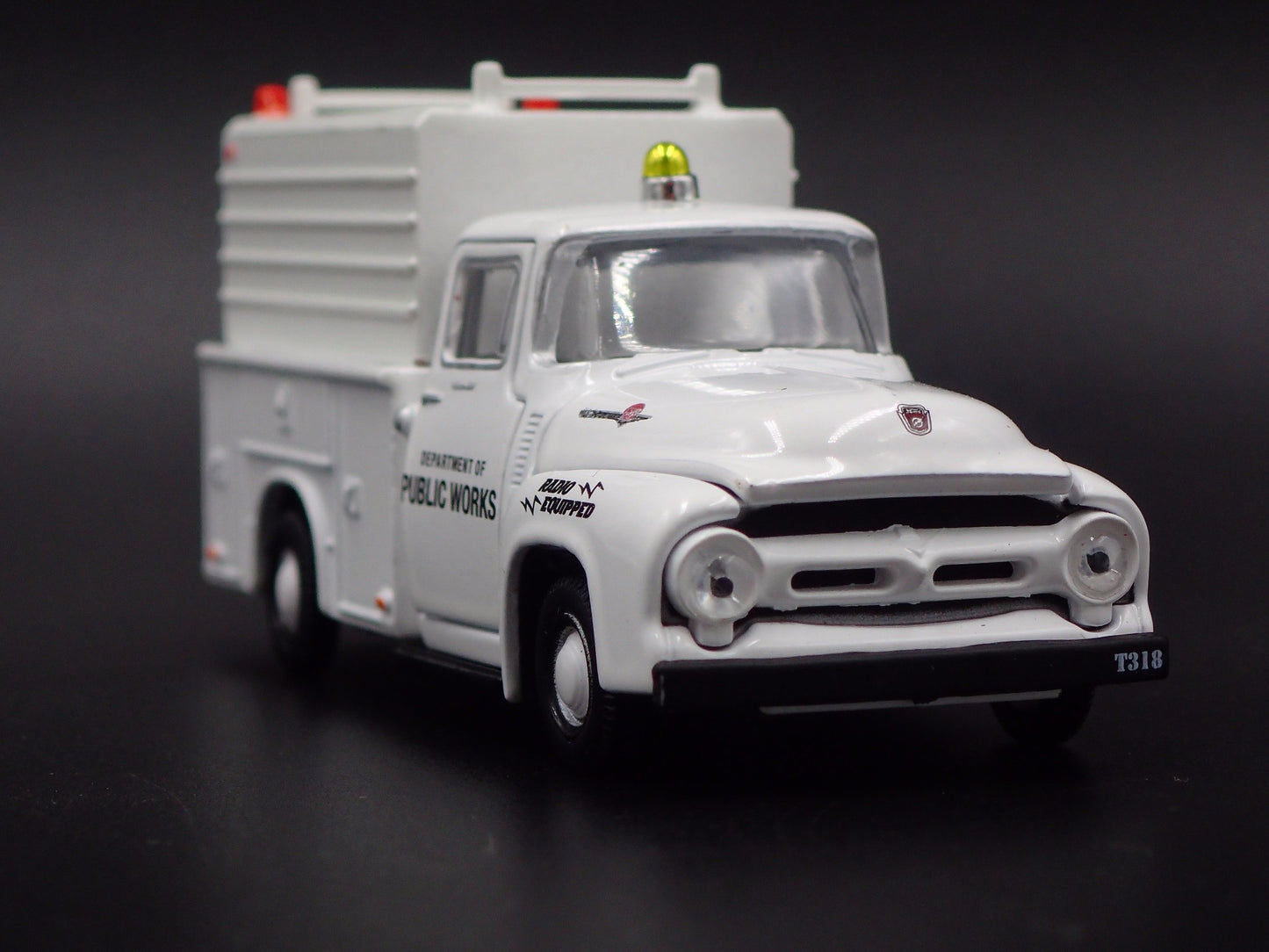 1956 56 FORD F100 PUBLIC WORKS TRUCK WHITE 1:64 SCALE DIORAMA DIECAST MODEL CAR