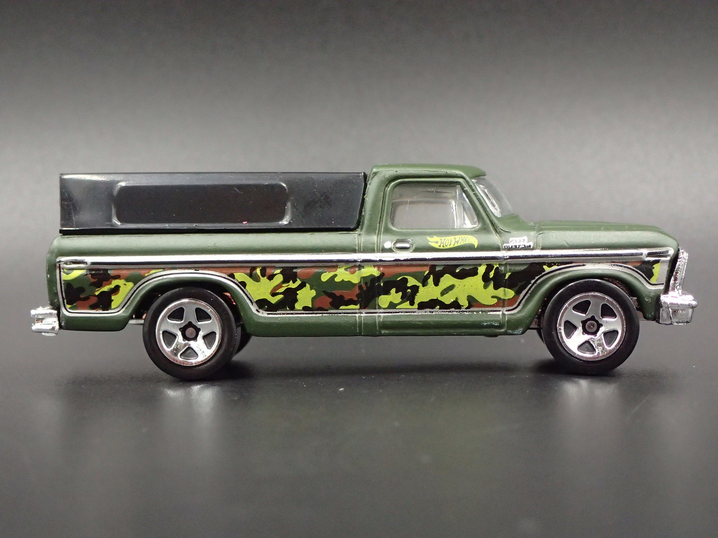 1973-1979 FORD F150 LONG BED PICKUP TRUCK GREEN 1/64 SCALE DIECAST MODEL CAR