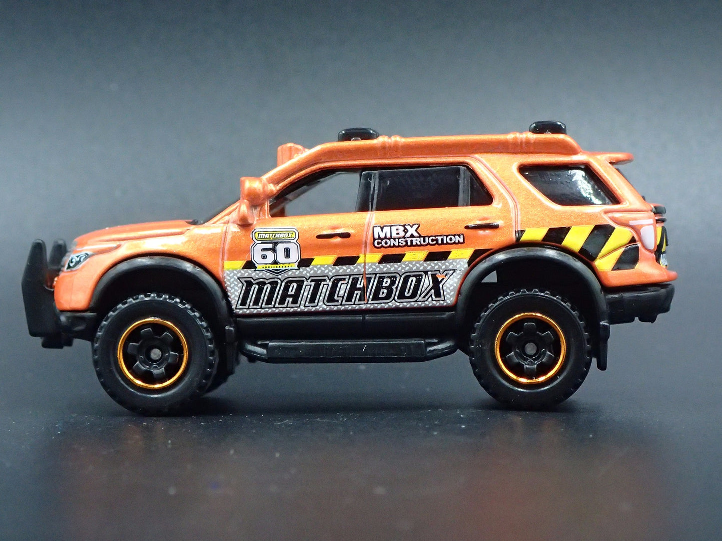 2011-2019 FORD EXPLORER ORANGE 1:70 SCALE COLLECTIBLE DIORAMA DIECAST MODEL CAR