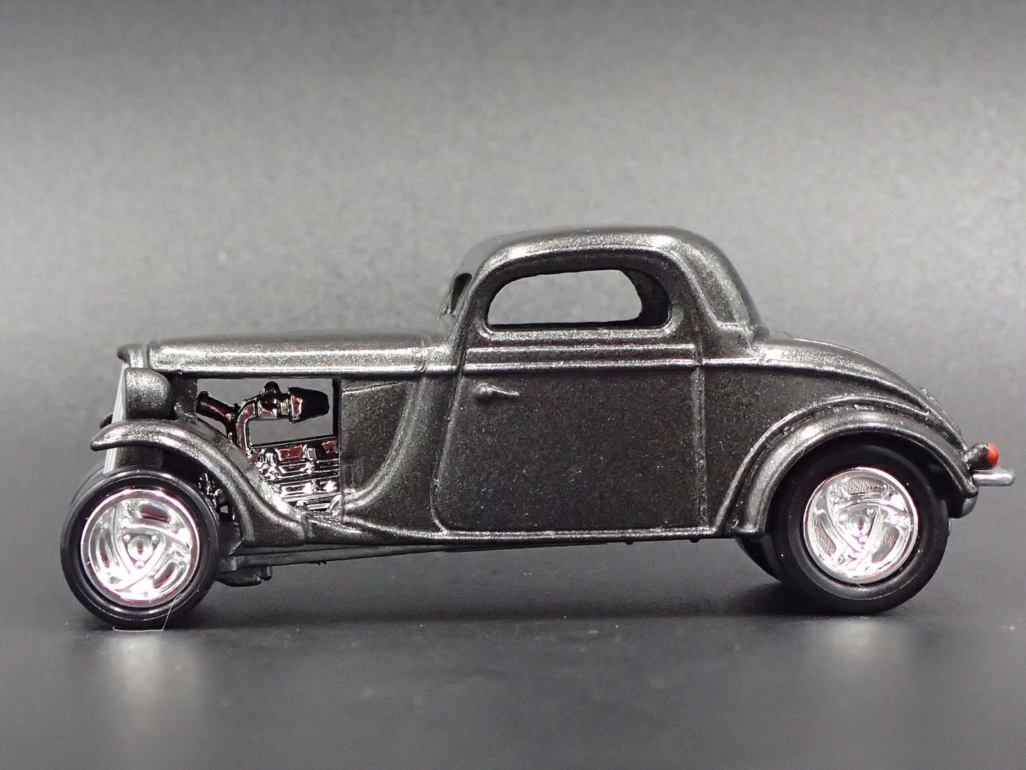 1934 34 FORD COUPE HOT ROD 1:64 SCALE COLLECTIBLE DIORAMA DIECAST MODEL CAR