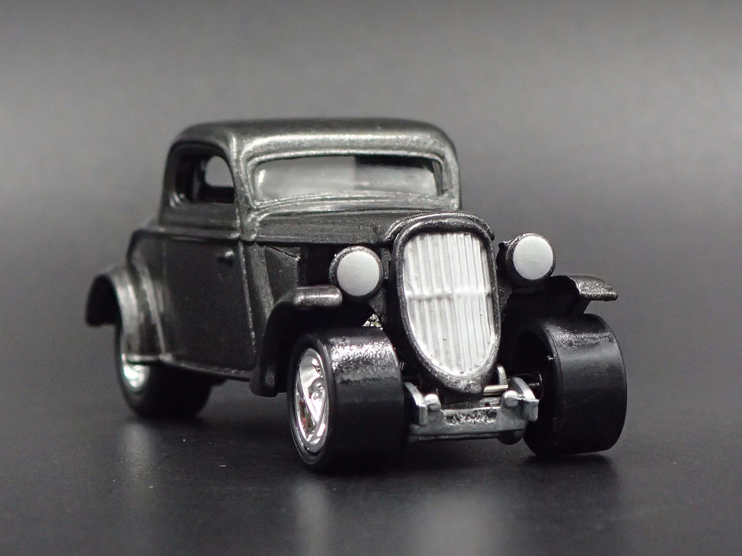 1934 34 FORD COUPE HOT ROD 1:64 SCALE COLLECTIBLE DIORAMA DIECAST MODEL CAR