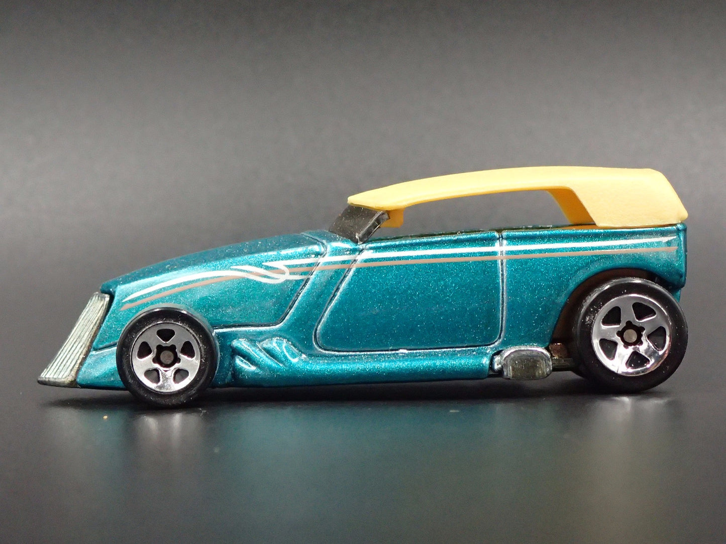 1937 37 FORD PHAETON CUSTOM HOT ROD GREEN 1:64 SCALE DIORAMA DIECAST MODEL CAR