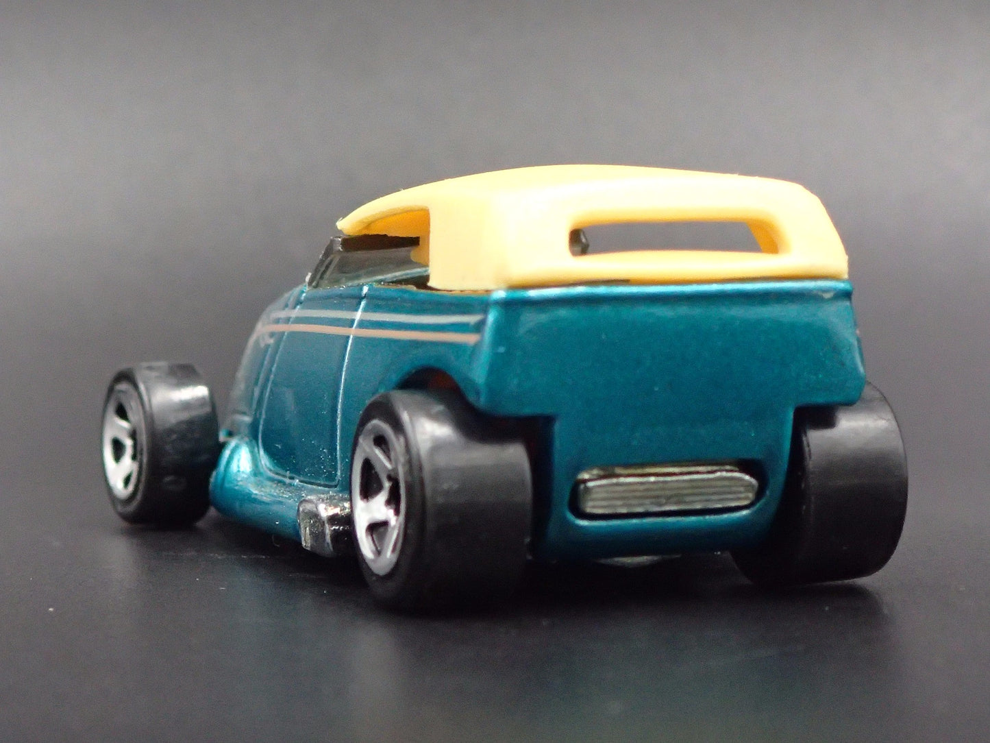 1937 37 FORD PHAETON CUSTOM HOT ROD GREEN 1:64 SCALE DIORAMA DIECAST MODEL CAR