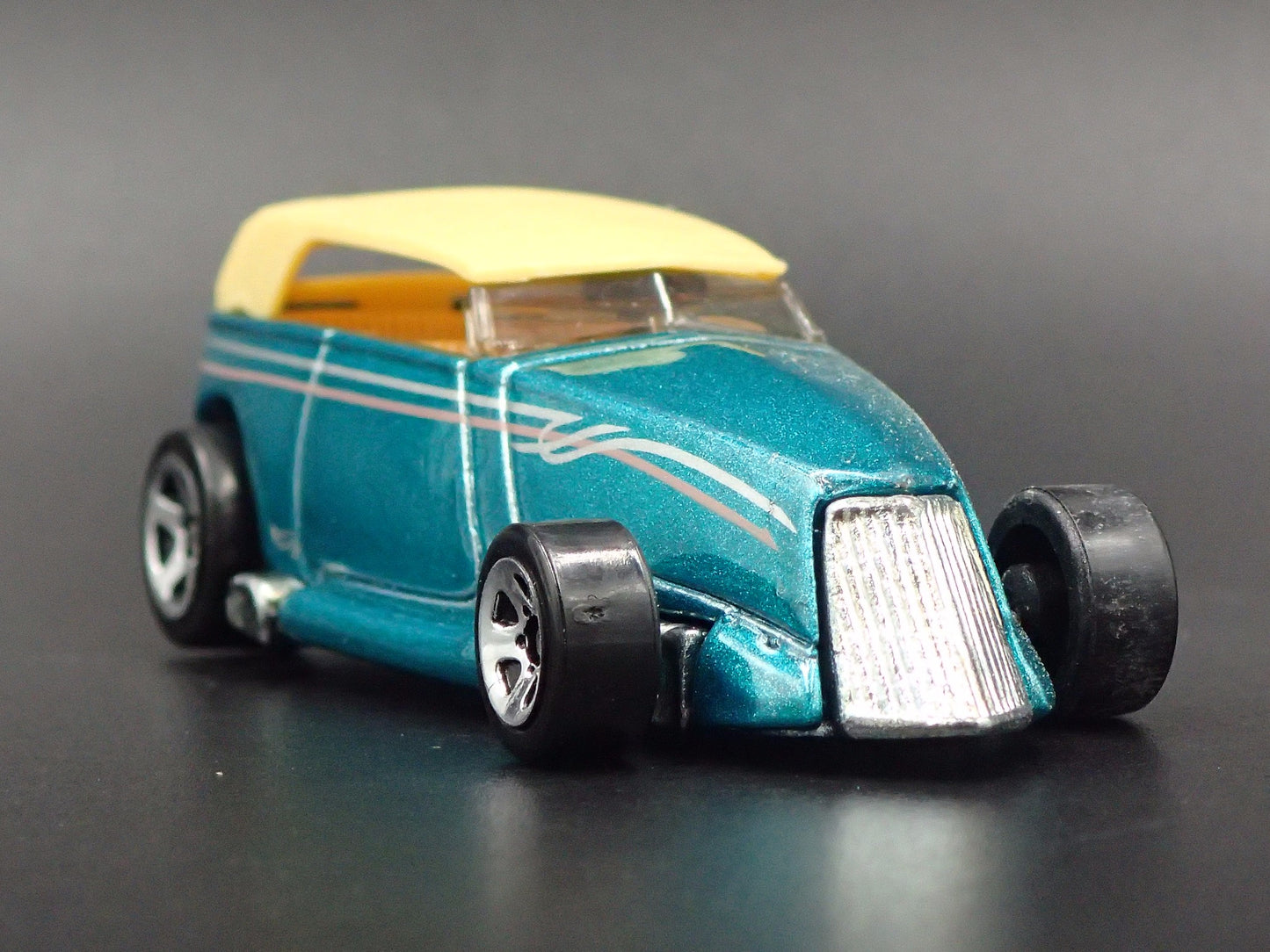 1937 37 FORD PHAETON CUSTOM HOT ROD GREEN 1:64 SCALE DIORAMA DIECAST MODEL CAR