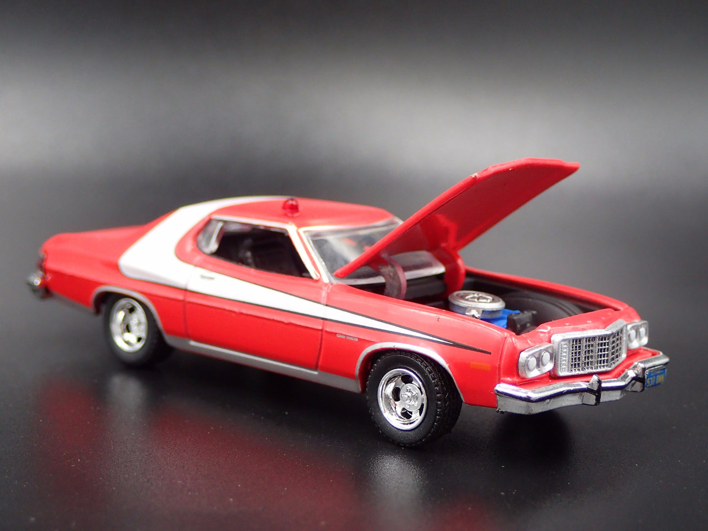 1976 76 FORD GRAN TORINO STARSKY & HUTCH 1:64 SCALE DIORAMA DIECAST MODEL CAR