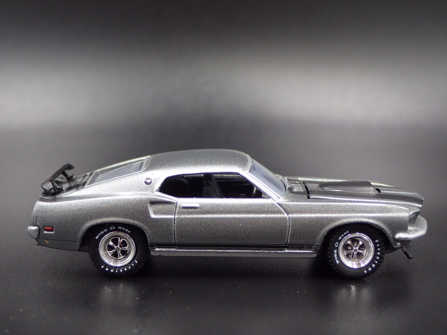1969 69 FORD MUSTANG BOSS 429 FASTBACK 1/64 SCALE COLLECTIBLE DIECAST MODEL CAR