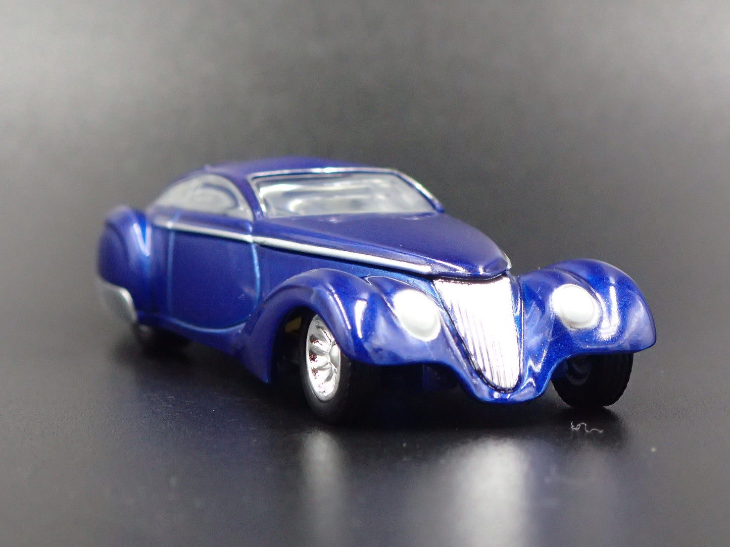 CHIP FOOSE MANHATTAN SHOW CAR 1:64 SCALE COLLECTIBLE DIORAMA DIECAST MODEL CAR